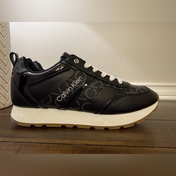 NEW CALVIN KLEIN Women's Carlla sneakers size 9.5 - Picture 6 of 12